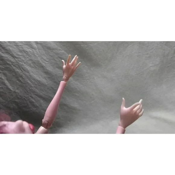 Monster High Dead Tired DRACULAURA Doll- Two Right Hands- Nude- READ - Picture 11 of 11